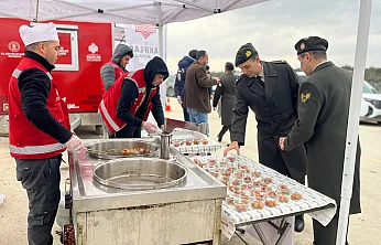 Vakıflar Bölge Müdürlüğü 6 Şubat Depremlerinin Yıl Dönümünde çeşitli ikramlarda bulundu