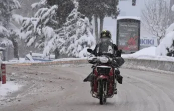 Valilikten Kar ve Don Uyarısı: Motosikletler Trafiğe Çıkamayacak