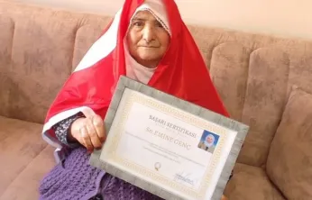 Yaş Engel Olmadı: Emine Genç 88 Yaşında Okuma Yazma Öğrendi