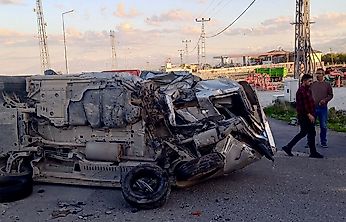 Yazıhan Kavşağı'nda Minibüs ile Otomobil Çarpıştı: 3 Yaralı