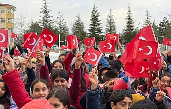 Yeni eğitim öğretim yılının ilk dersinde bayrak bilinci işlendi