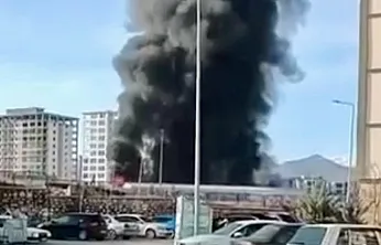 Yeşilyurt'ta Korkutan Yangın: İşçi Konteynerleri Alevlere Teslim Oldu