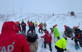 Yoğun Kar Türkiye'yi Vurdu: Binlerce Yol Kapalı, Binlerce Kişi Tahliye Edildi