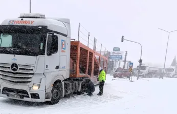 Yoğun Kar Ulaşımı Durdurdu: Malatya–Adıyaman Yolu Trafiğe Kapalı