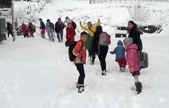 Yoğun Kar ve Fırtına Hayatı Durdurdu: Eğitime Ara Kararları Peş Peşe