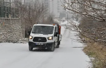 Yoğun Kar Yağışı Yeşilyurt'u Beyaza Bürüdü, Ekipler Teyakkuzda