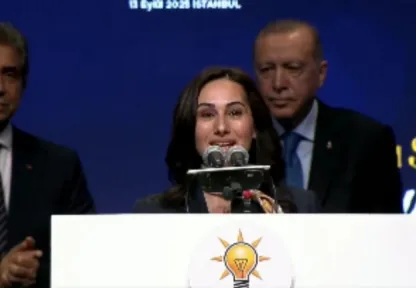 AK Parti'ye geçen Gürzel'in rozetini Cumhurbaşkanı Erdoğan taktı