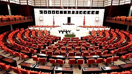 Aşırı Hıza Ehliyet Yaptırımı: 90 Güne Kadar El Koyma Geliyor