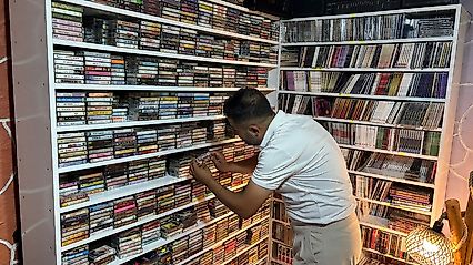 Bir Plakçalarla Başladı: Malatyalı Mustafa'nın 15 Bin Parçalık Nostalji Dünyası
