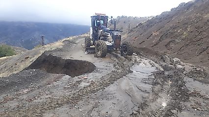 Büyükşehir Ekipleri Kırsal Yollarda Gece Gündüz Sahada