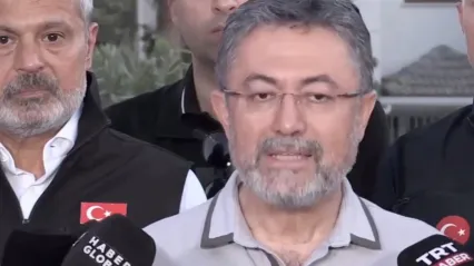 Hatay, İzmir ve Manisa'daki yangınlar kısmen kontrol altında soğutma çalışmaları sürüyor