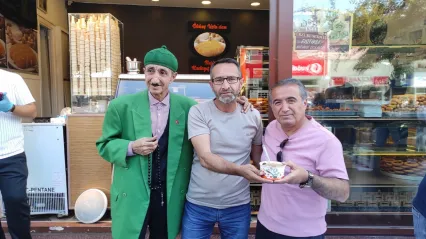 Tatlıcı Ökkeş Usta Mağazalarının Aşure İkramı Etkinliğine Yoğun İlgi