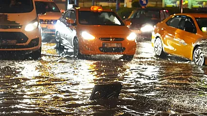 Türkiye Genelinde Alarm: 5 Gün Boyunca Yağış ve Fırtına Etkili Olacak
