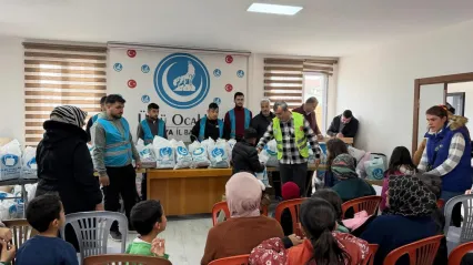 'Vatan Aşkı Kışı Yener: Ülkü Ocakları'ndan '1 Mont 1 Bot' Yardımı'