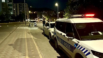 İş Yeri Önünde Pompalı Tüfekli Saldırı: Şüpheliler Kaçtı