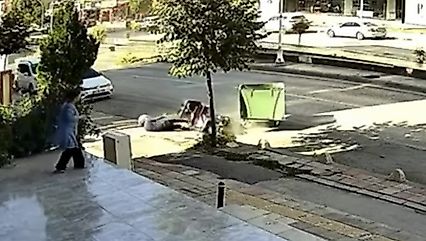 Kontrolden Çıkan Minibüs Motosiklete Çarptı