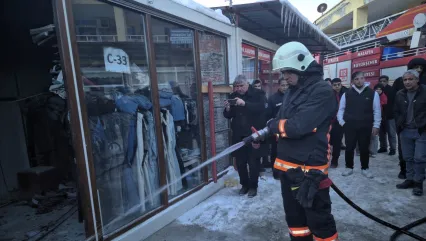 'Malatya Darende'de Konteyner Giyim Mağazasında Yangın
