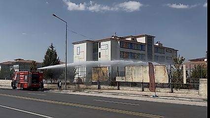 Okul Bahçesinde Çıkan Yangın Korkuttu