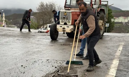 Arapgir'de Dolu Ve Sel Sonrası Belediye Ekiplerinden Hızlı Müdahale