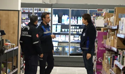 Büyükşehir Zabıtasından Kurallara Uymayan İş Yerlerine Kapatma Cezası