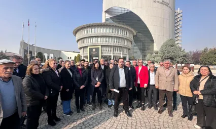 CHP'den Büyükşehir Belediyesi Önünde Kütüphane Açıklaması