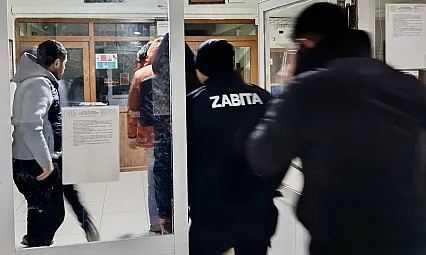 Kar ve Tipi Yolu Kapattı, Vatandaşlar Sosyal Tesislerde Misafir Edildi