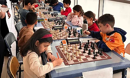 Malatya'da Anlamlı Yıldönümü: Genç Satranççılar Hamlelerini Atatürk İçin Yaptı