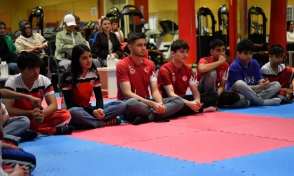 Olimpiyat İkincisi Milli Boksör Hatice Akbaş, Yeşilyurt Belediyesi Kick-Boks Sporcularıyla Buluştu