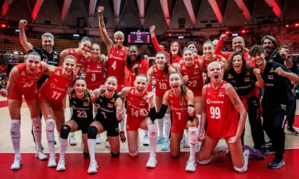 Türkiye, Japonya'yı 3-1 Yendi ve Finale Yükseldi