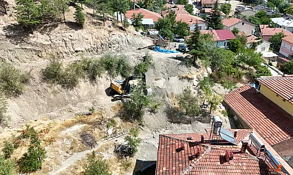 Yücekaya'da Taş Düşmesi ve Taşkın Riskine Karşı Önlem