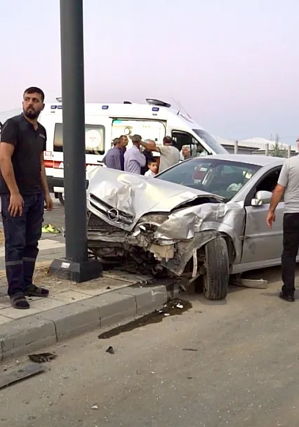 DSİ Kavşağında U Dönüşü Kazası: 2 Yaralı