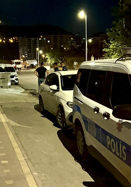 İş Yeri Önünde Pompalı Tüfekli Saldırı: Şüpheliler Kaçtı