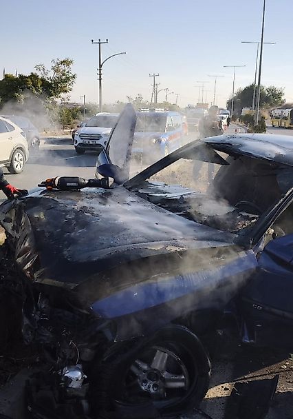 Malatya'da Kaza Yapan Araç Alev Aldı