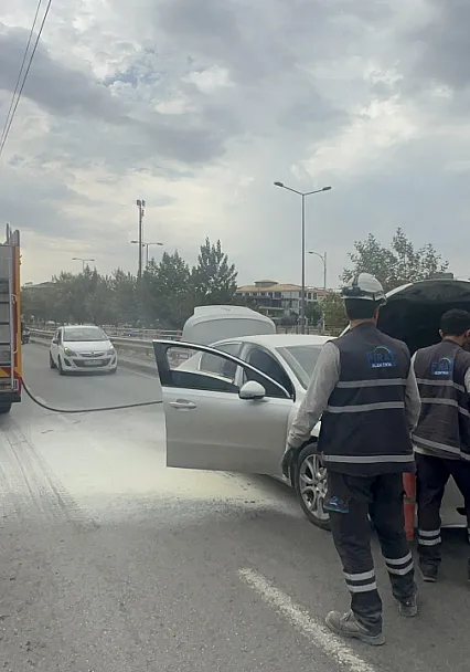 Malatya'da Seyir Halindeki Otomobilde Yangın Paniği