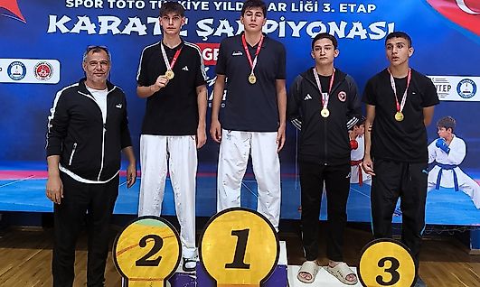 24 İlin Yarıştığı Karate Müsabakalarında Malatyalı Sporcu Zirvede