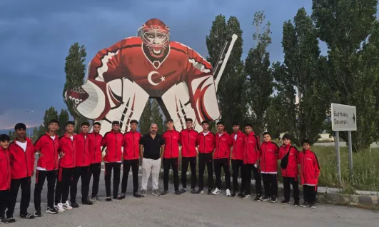 Hokey kahramanları, büyük bir başarıya imza atarak şampiyon oldular!
