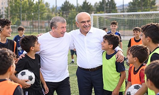 Malatya'ya Futbol Akademisi Geliyor! Tanju Çolak'tan Gençlere Büyük Fırsat