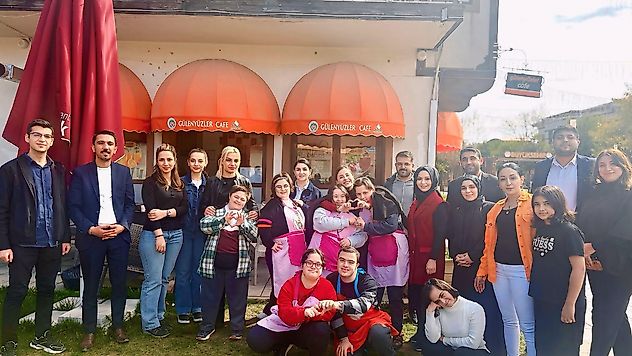 '+1 Farkla Değil, Sevgiyle Aynıyız' Mesajı Güleryüz Cafe'den Yükseldi