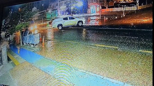 100 Metre Gitmemek İçin Refüje Çıktı!