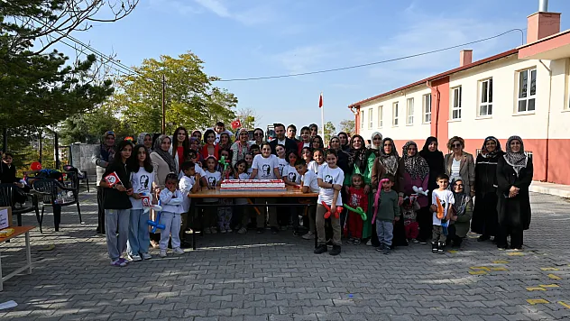 102. Yıl Coşkusunu Kardeş Okullarıyla Paylaştılar