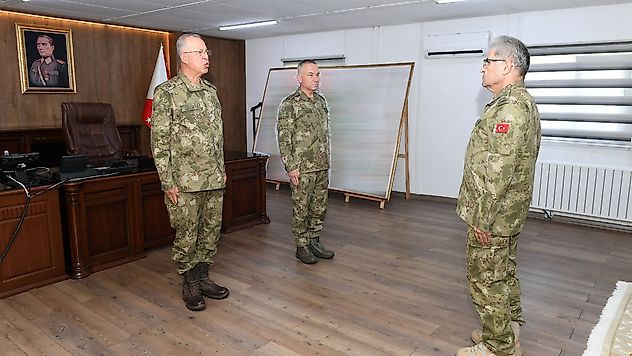 2'nci Ordu'da Komutanlık Değişti: Görevi Yaralı Devraldı