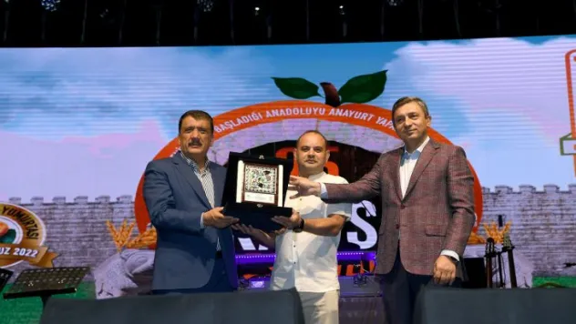 25. Kayısı Festivali Eypio ve Serdar Ortaç konserleriyle sona erdi