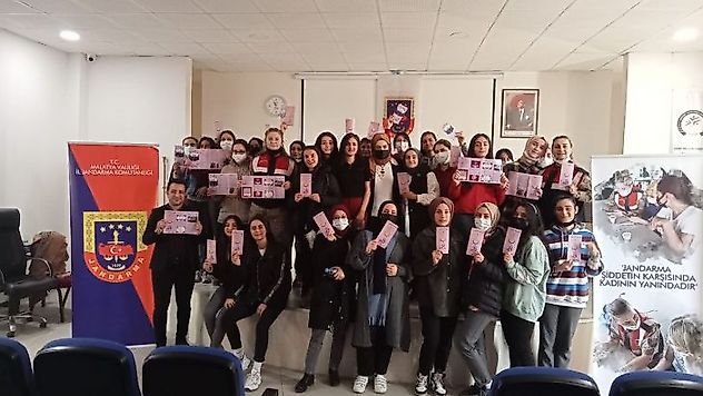 272 kız öğrenciye bilgilendirme yapıldı