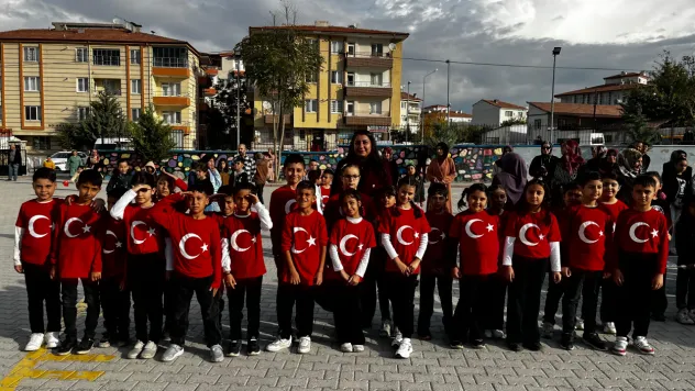 29 Ekim Kutlamaları Malatya'da Coşkuyla Sürdü: Minik Öğrencilerden Anlamlı Performans