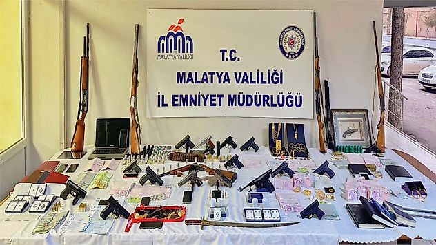 36 Şüpheliye Eş Zamanlı Operasyon: 5 Milyon TL'lik Ziynet Ele Geçti