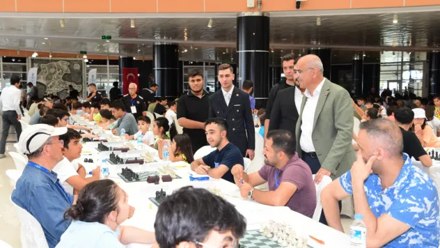 486 Sporcunun Katılımıyla 8. Uluslararası Altın Kayısı Satranç Turnuvası Başladı
