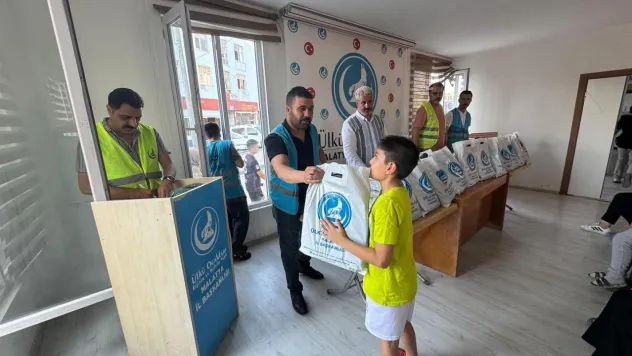 500 Öğrencinin Kırtasiye İhtiyacı Ülkü Ocakları Desteğiyle Karşılanıyor
