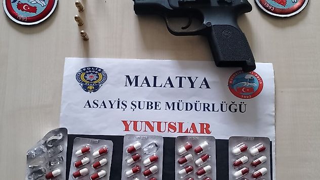 7.65mm Tabanca ve 58 adet uyuşturucu hap ele geçirildi