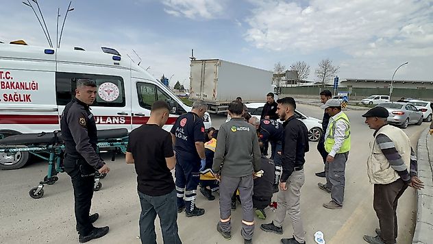 75 yaşındaki adama araç çarptı: Hayati tehlikesi var