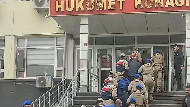8 ilde organize suç örgütlerine operasyon: 34 kişi tutuklandı